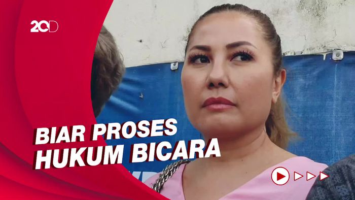 Emma Waroka Ogah Tuduh Siapa yang Hilangkan Akun Medsosnya