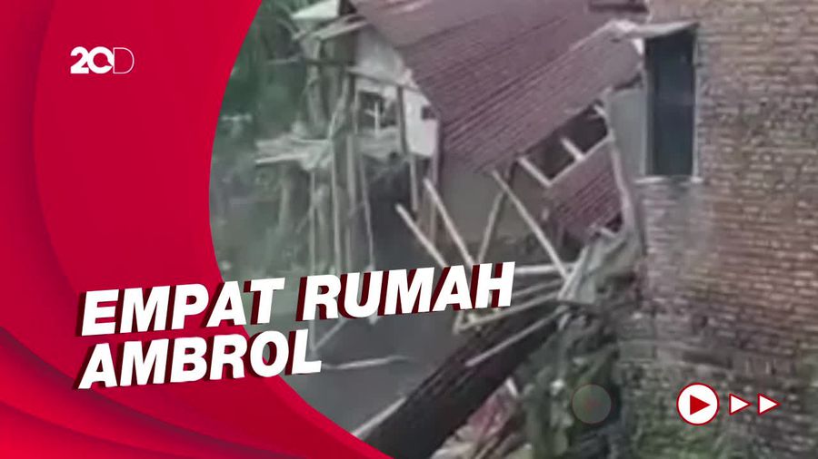 Ngeri! Detik-detik Rumah Warga Amblas ke Sungai di Solo