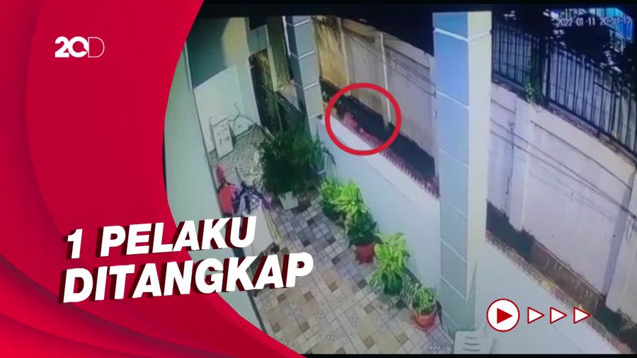 Terekam CCTV! Maling Motor di Senen Jakpus Umbar Tembakan