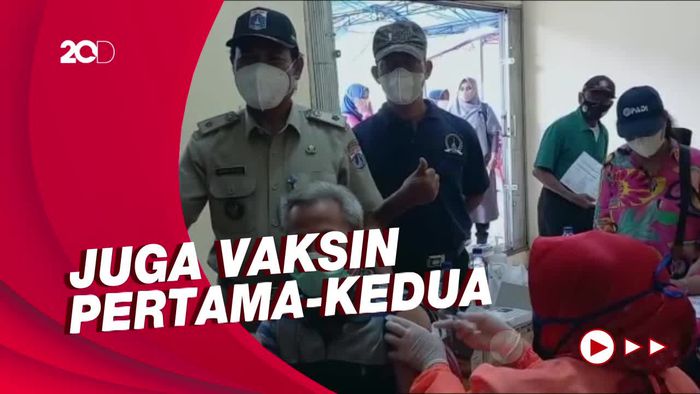 Antusias Warga Cilangkap Dapat Vaksin Booster