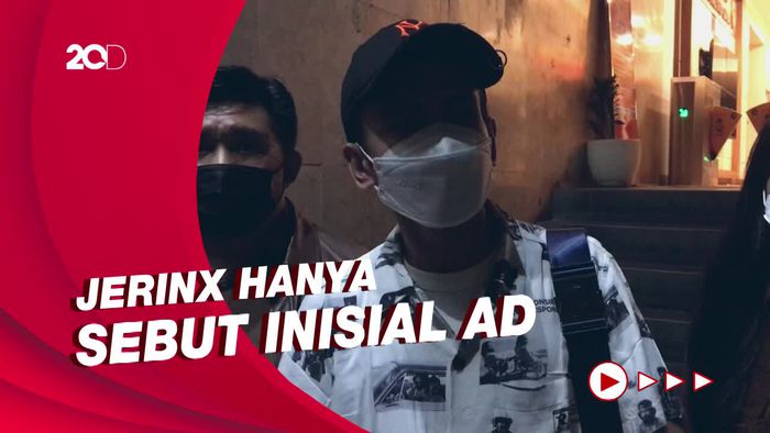 Komentar Adam Deni soal Foto Diduga Dirinya Hina Presiden