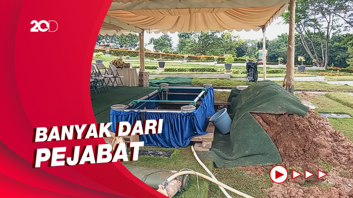 Karangan Bunga AHY hingga Prabowo di Pemakaman Putri Nurul Arifin