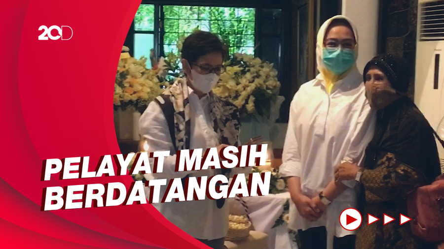 Mantan Walkot Tangsel Melayat ke Rumah Duka Putri Nurul Arifin