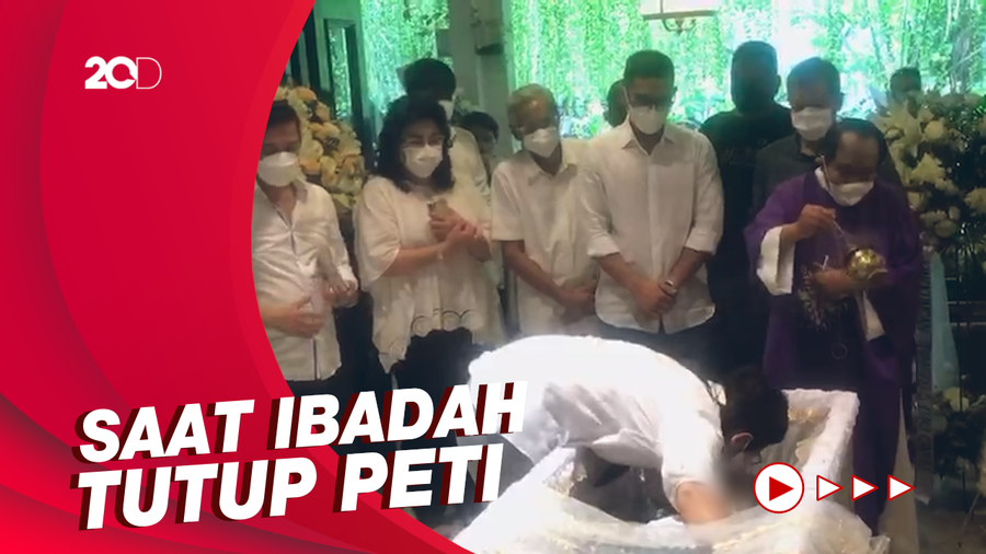 Tangis Nurul Arifin Pecah di Depan Jenazah Putrinya