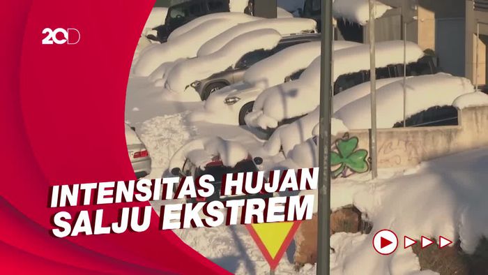 Ratusan Kendaraan di Yunani Terdampar Akibat Badai Salju