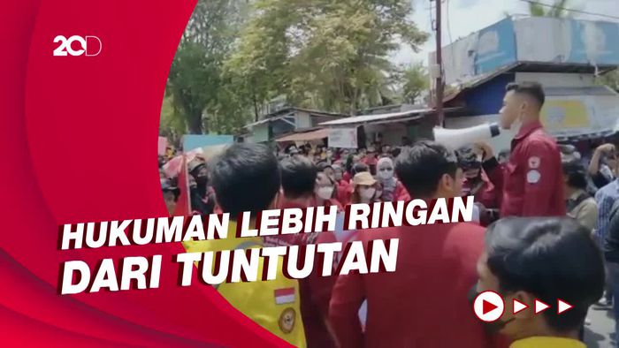 Mahasiswa Geruduk Kejati Kalsel, Protes Polisi Pemerkosa Dihukum Ringan!