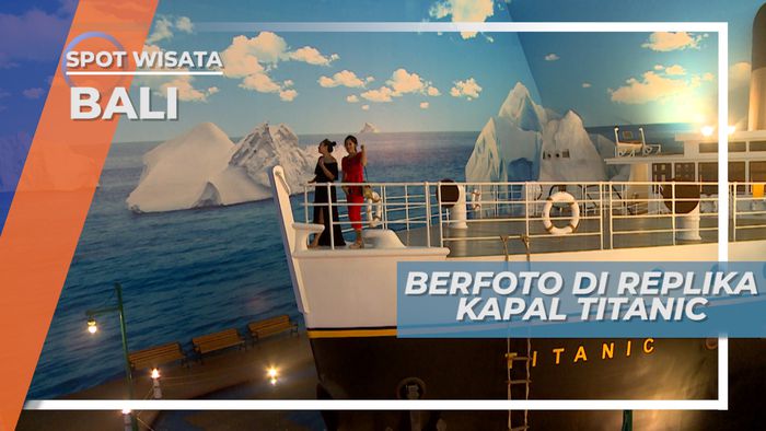Berfoto ala Adegan Terkenal Kapal Titanic di Trans Studio Bali