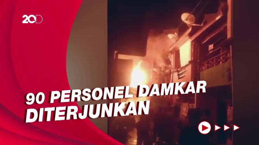 Penampakan Kobaran Api Melahap Rumah di Mangga Dua Jakpus