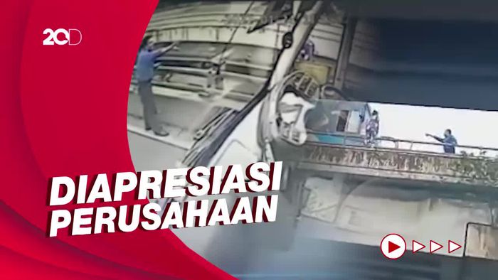 Momen Heroik Sopir TransJ Gagalkan Wanita Hendak Bunuh Diri di Jakbar