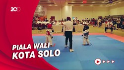 Momen Jan Ethes Sabet Medali Emas Kejuaraan Taekwondo 