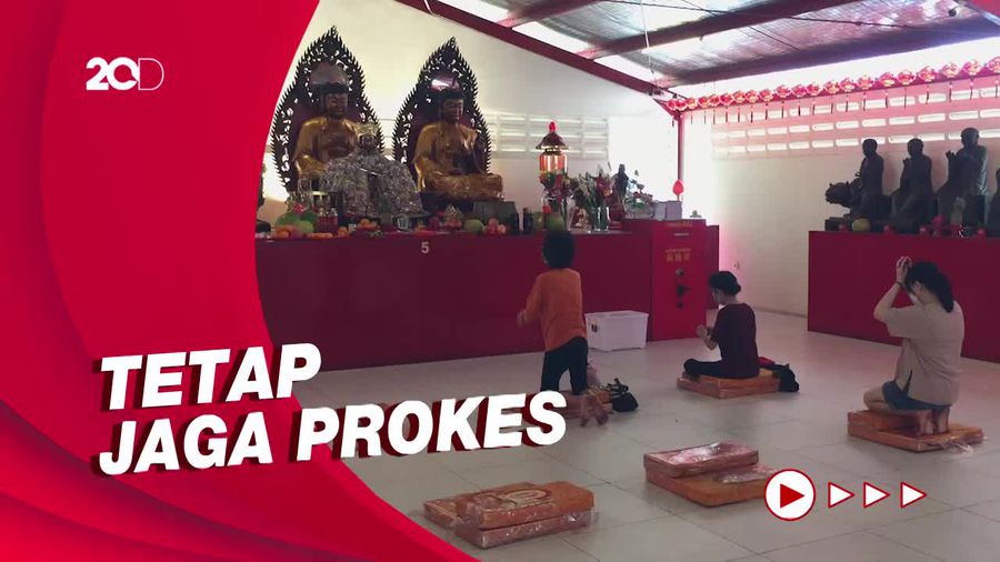 Suasana Vihara Dharma Bhakti Petak Sembilan Ramai Jelang Imlek