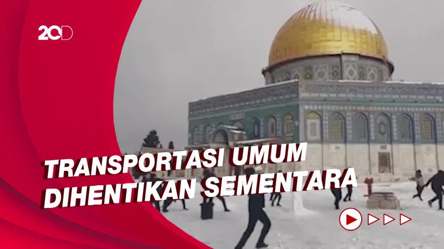 Pemandangan Kompleks Al Aqsa Memutih Kala Diselimuti Salju