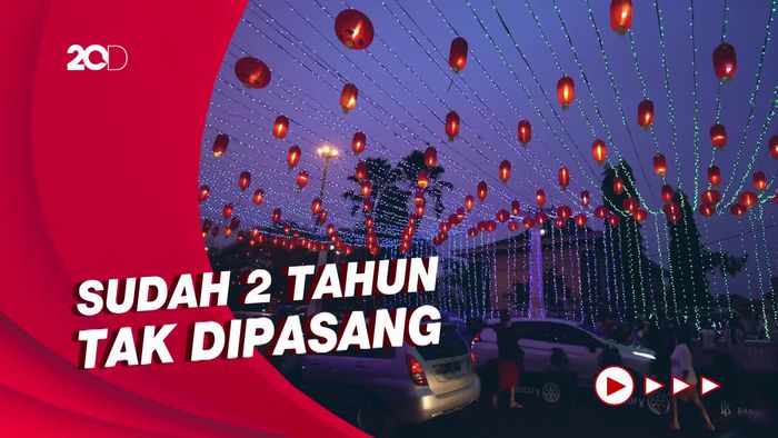 Jelang Imlek, Warga Ramai-ramai Nonton Lampion di Pasar Gede Solo