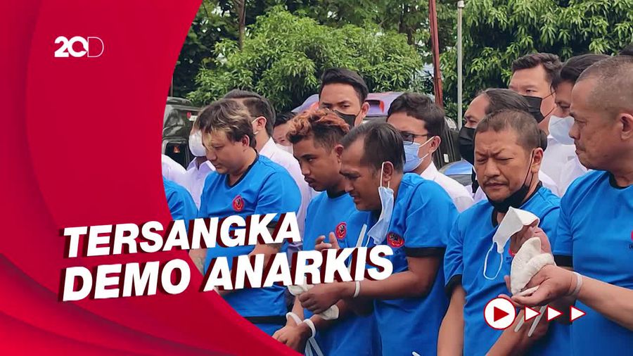 Tampang Lesu Anggota Ormas GMBI Berbaju Tahanan di Mapolda Jabar