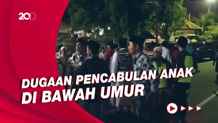 Warga Geruduk Polres Pamekasan Minta Habib Cabul Dibebaskan