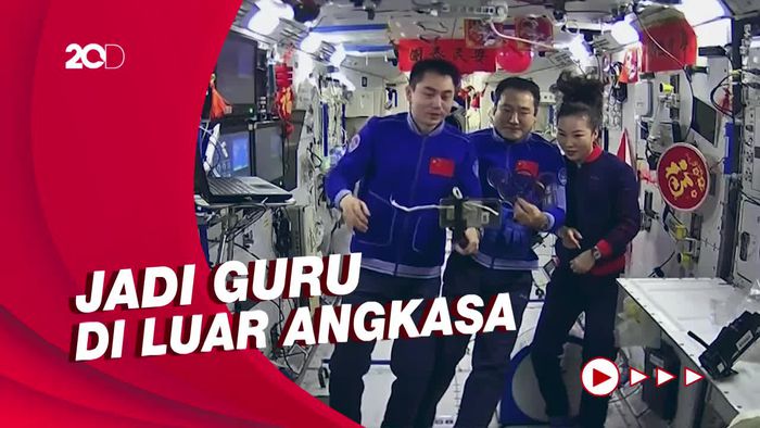 Keren! Astronaut Ini Mengajar Kelas Kimia dari Luar Angkasa