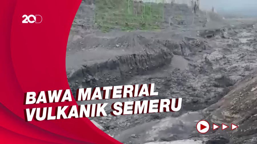 Penampakan Gunung Semeru Muntahkan Banjir Lahar ke Sejumlah DAS