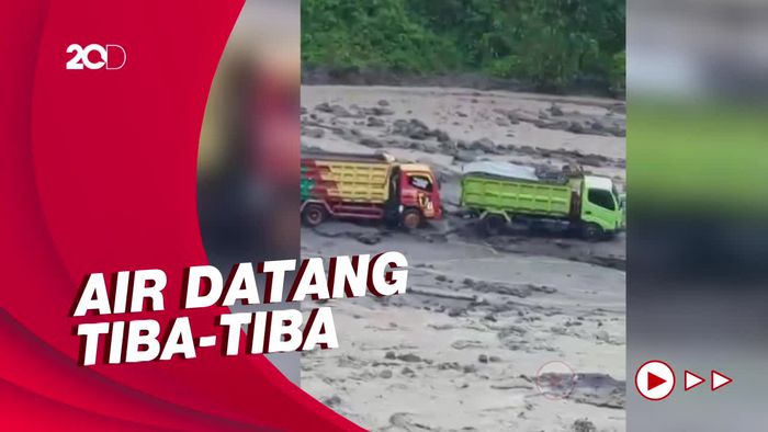 Hujan Deras, 24 Truk Pasir Terjebak di Sungai Boyong Gunung Merapi