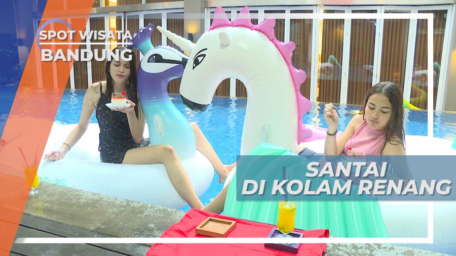 Menikmati Minuman Segar Sambil Bersantai di Atas Floaties, Bandung