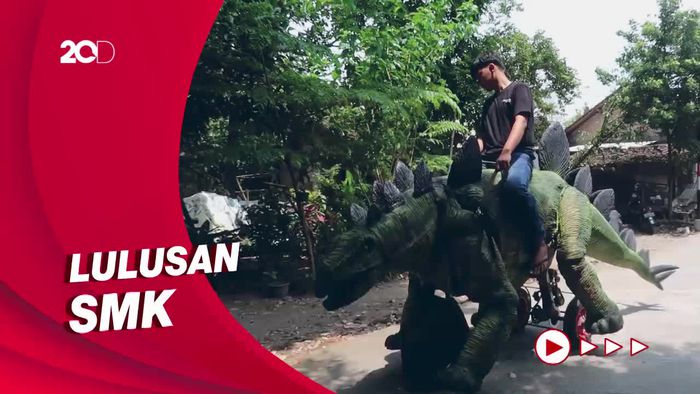Keren! Pemuda Bantul Bikin Dinosaurus yang Bisa Ditunggangi