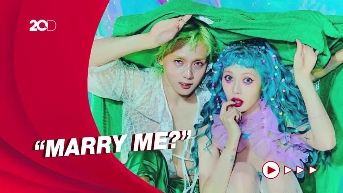 Momen Manis HyunA-DAWN Pamerkan Cincin Pertunangan