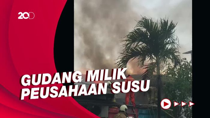 Gudang di Kompleks Polri Ciracas Terbakar, 5 Mobil Damkar Dikerahkan