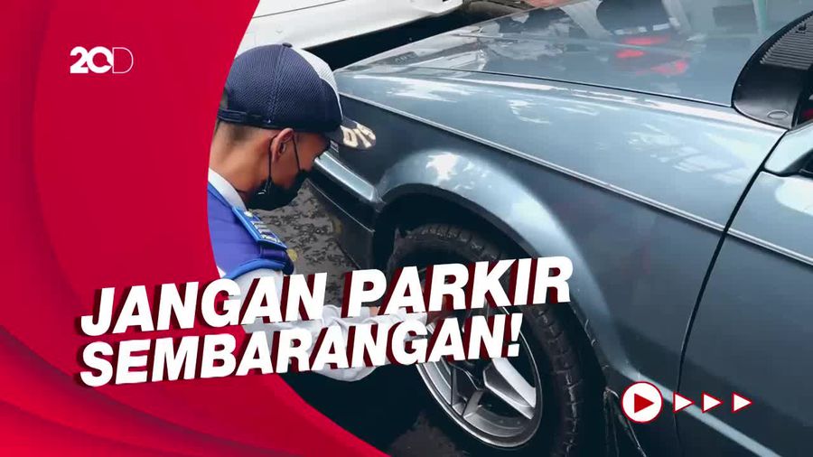 Parkir Liar, Belasan Kendaraan di Bandung Terjaring Operasi Cabut Pentil