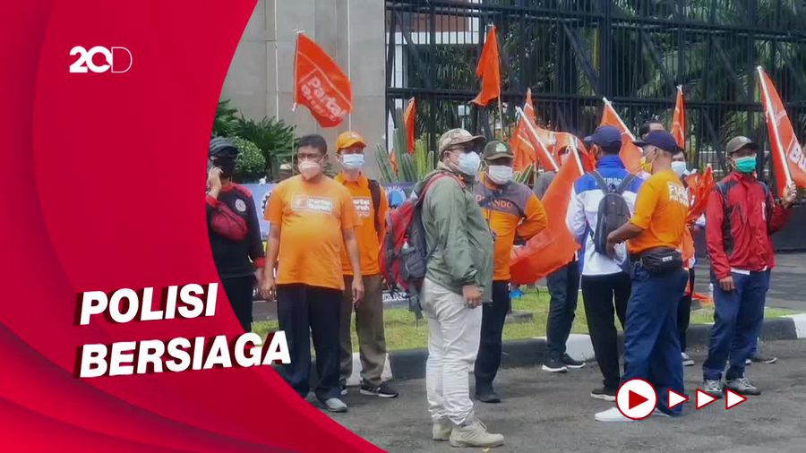 Massa Buruh Tolak Omnibus Law Mulai Berdatangan ke DPR