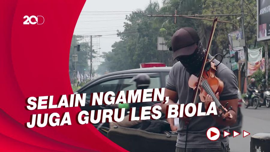Melihat Lebih Dekat Aksi Pengamen Viral Bawakan Lagu Canon Rock