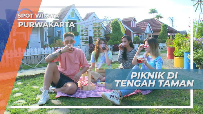 Piknik Seru di Tengah Taman Dengan Background Rumah-rumah Lucu, Purwakarta