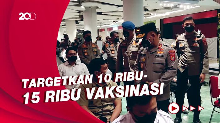 Tinjau Vaksinasi di Senayan Park, Kapolda Metro Jaya Ajak Masyarakat Datang