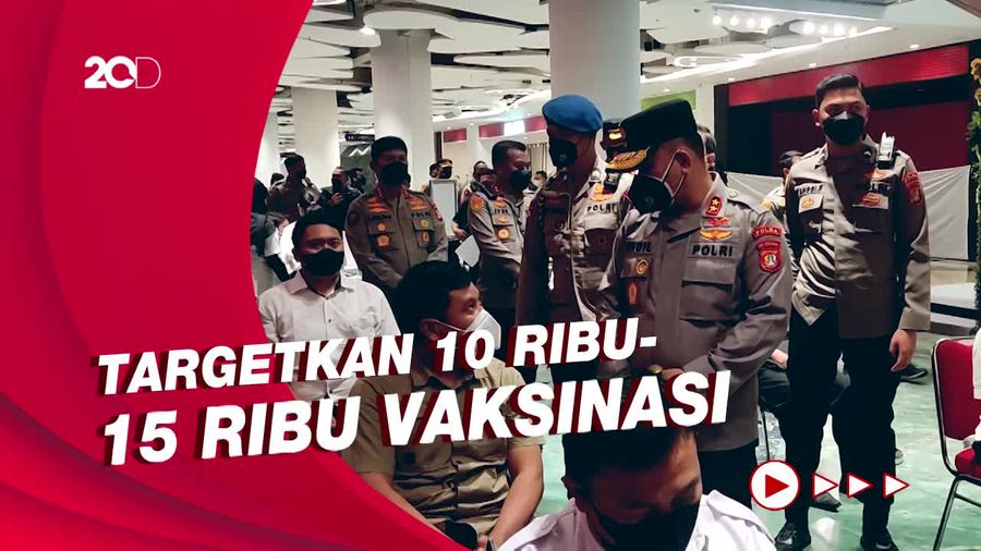 Tinjau Vaksinasi di Senayan Park, Kapolda Metro Jaya Ajak Masyarakat Datang