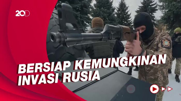 Melihat Latihan Militer Sukarelawan di Kyiv, Antisipasi Invasi Rusia