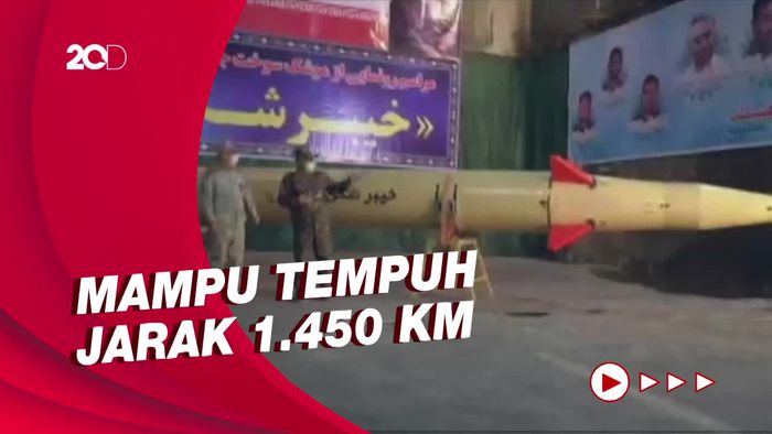 Iran Pamer Rudal Jenis Baru, Gertak Israel?
