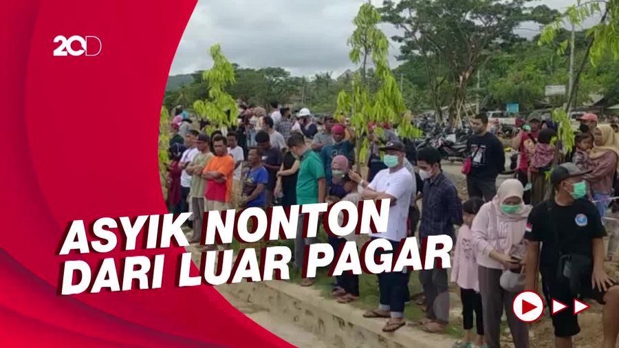 Ramai Warga Nonton Tes MotoGP Mandalika, Raisa Ingatkan Prokes