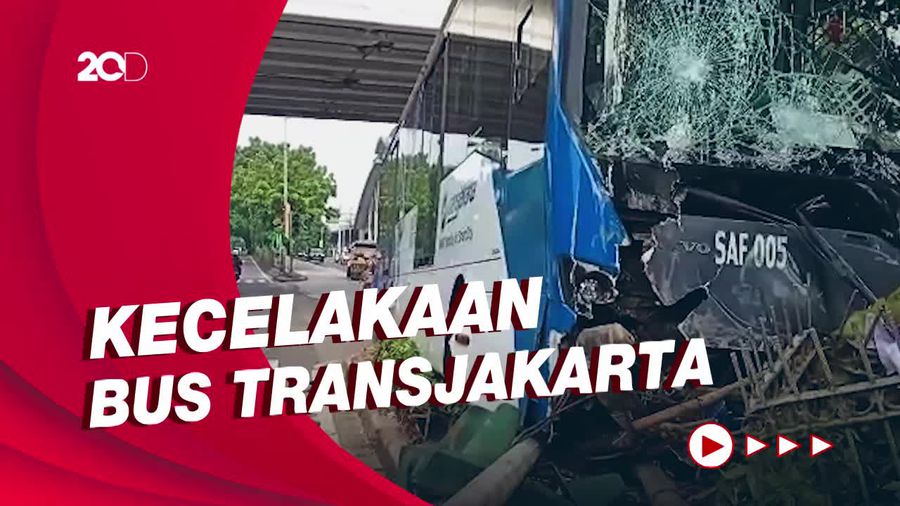 Dua Kecelakaan TransJ Terjadi Hari Ini: Hantam Separator dan Tabrak Tiang