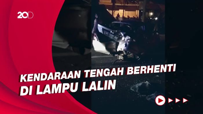 Bus Tabrak 6 Mobil-2 Motor di Bantul, Sopir Diduga Hilang Konsentrasi