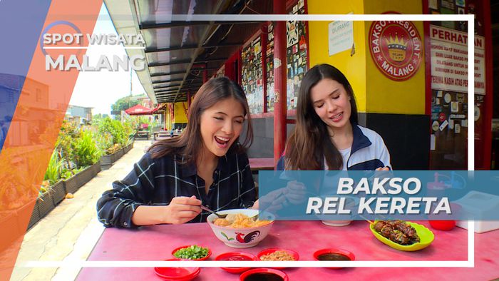 Menikmati Bakso Lezat Sambil Melihat Kereta Lewat, Kota Malang