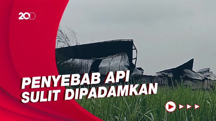 Penampakan Pabriuk Plastik di Pati Usai Terbakar Selama 14 Jam