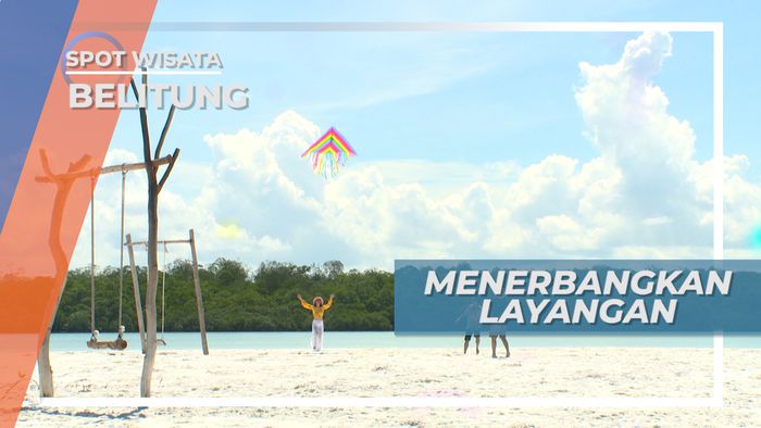 Menerbangkan Layangan, di Indahnya Pasir Pulau Leebong Belitung 