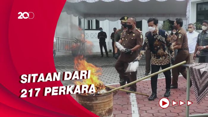 Kejari Solo Musnahkan 2,4 Kg Sabu, Harganya Sampai Rp 3,7 Miliar!