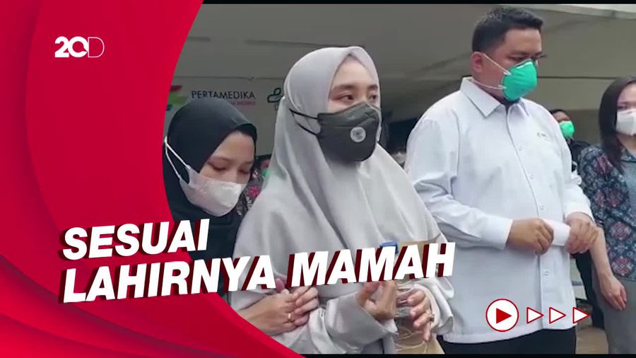 Anak: Dorce Gamalama Dimakamkan Sebagai Laki-laki