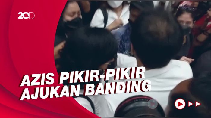 Momen Azis Syamsuddin Peluk Istri Usai Divonis 3,5 Tahun Bui
