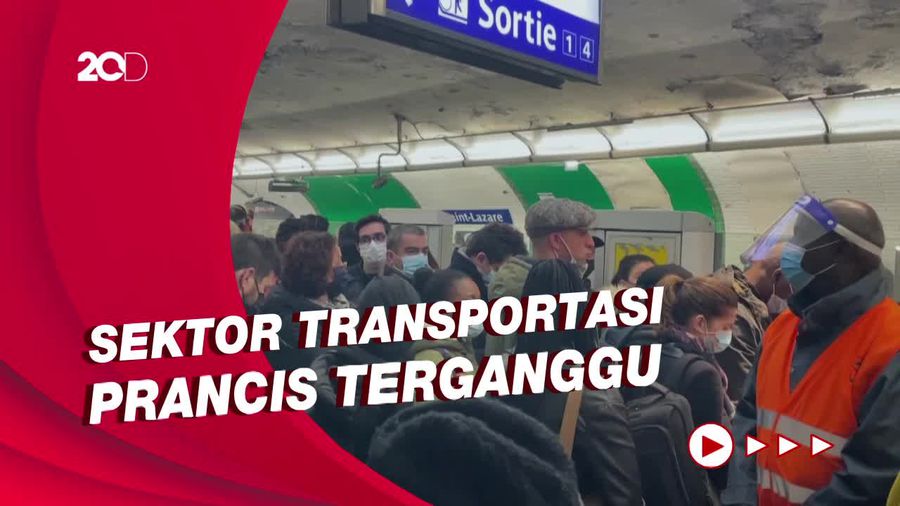 Penumpang Kereta di Paris Menumpuk Akibat Aksi Mogok Pekerja