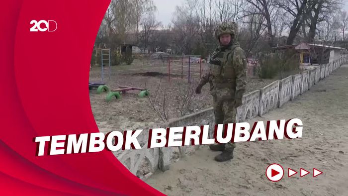 Penampakan Perumahan di Ukraina Rusak Akibat Serangan Artileri