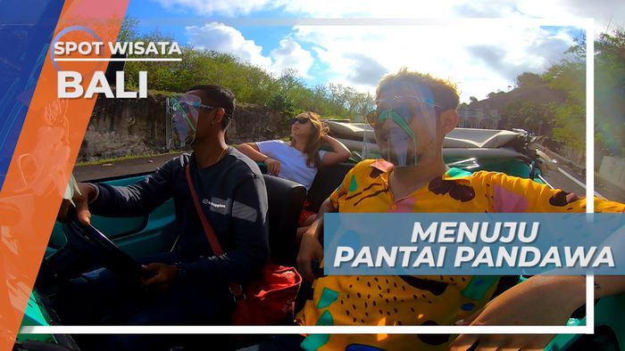 Naik Mobil Atap Terbuka Menuju Pantai Pandawa Bali
