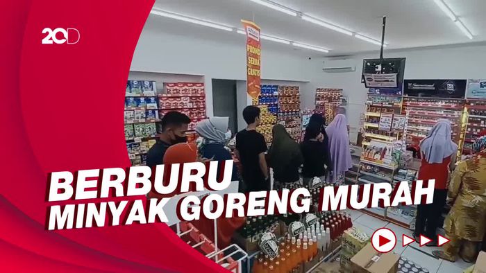 Penampakan Antrean Warga di Bandung, Serbu Minyak Goreng di Minimarket