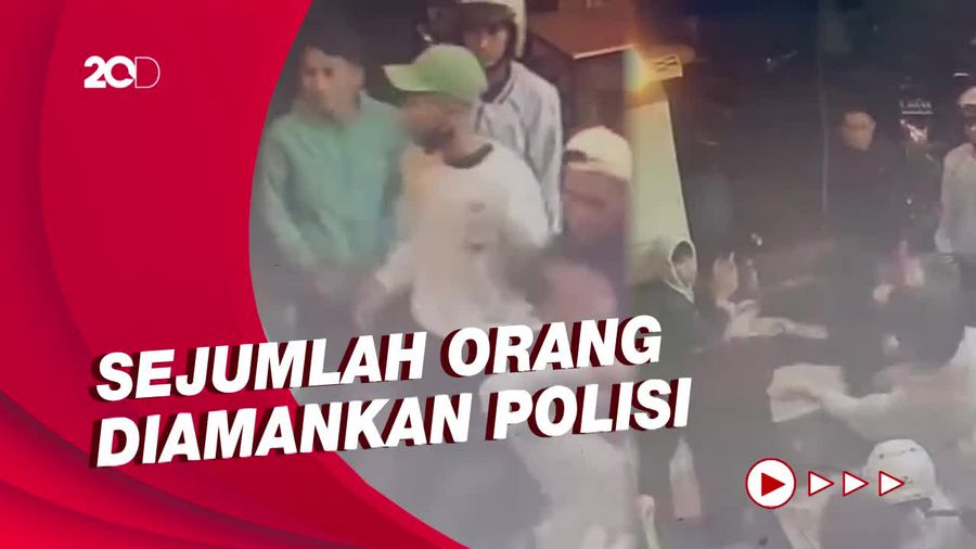 Terekam CCTV! Aksi Barbar Pemuda Pukuli Pengunjung Kafe di Bandung