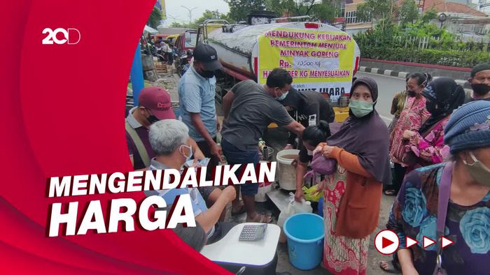 Operasi Pasar Minyak Goreng di Semarang Diserbu Pedagang