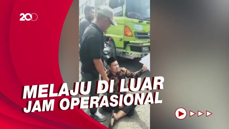 Aksi Protes Anggota DPRD Bogor Duduk di Tengah Jalan Hadang Truk Tambang